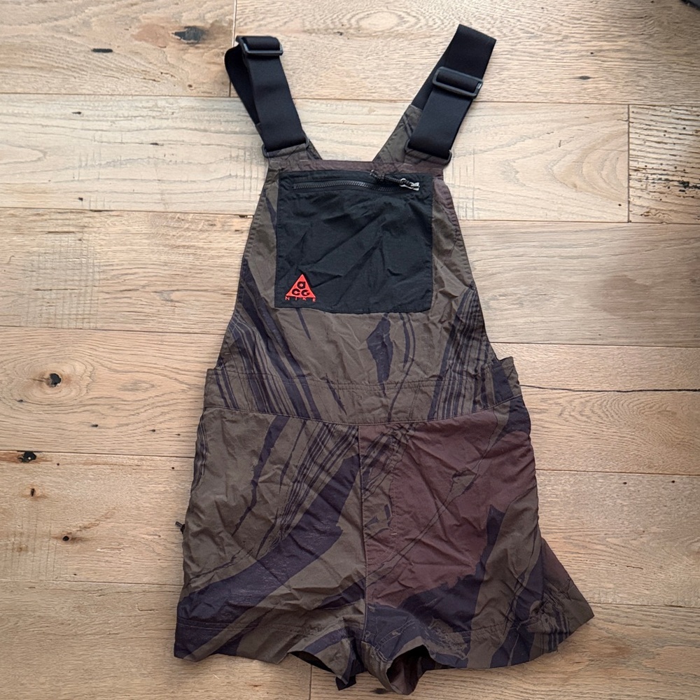 Nike ACG Kids One Piece in Black and Brown
